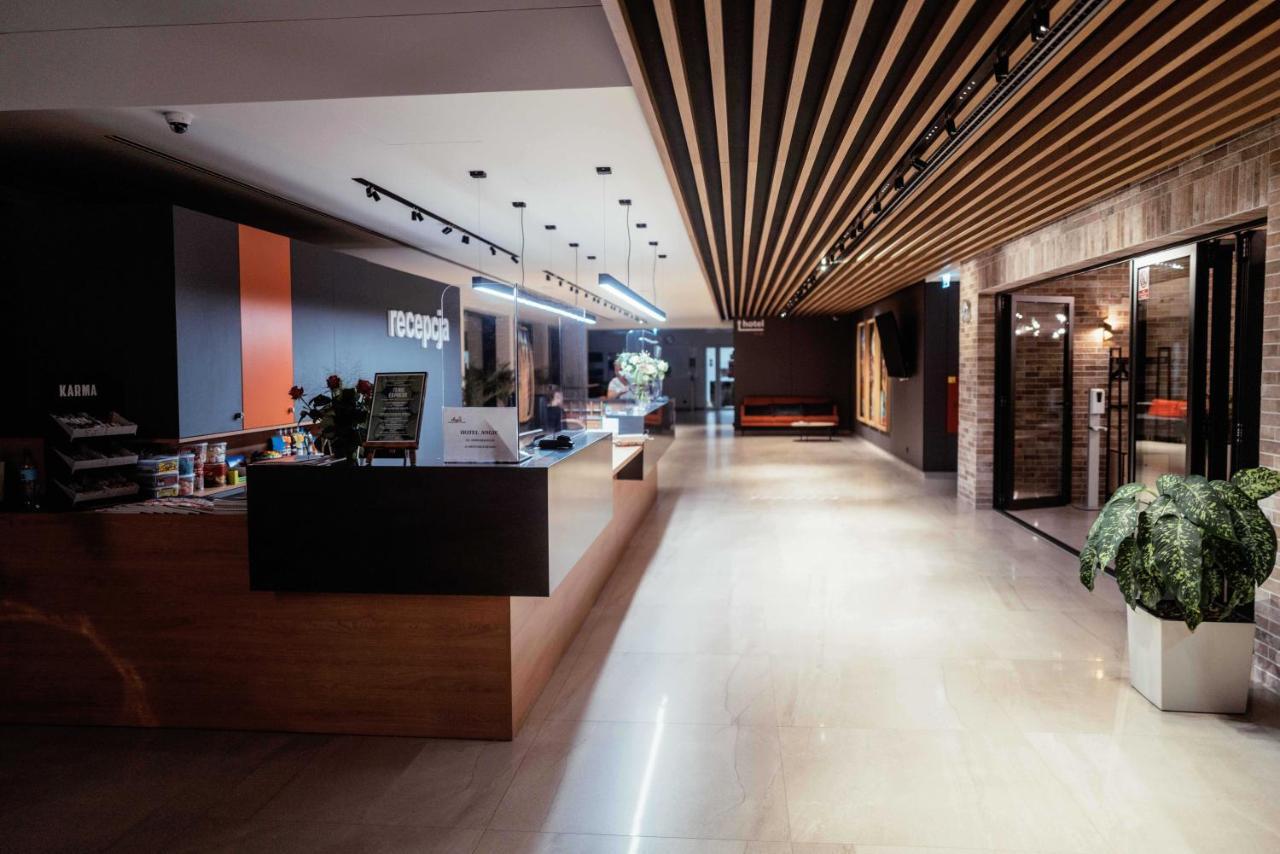 Hotel Angie ปุชชิโกโว ภายนอก รูปภาพ